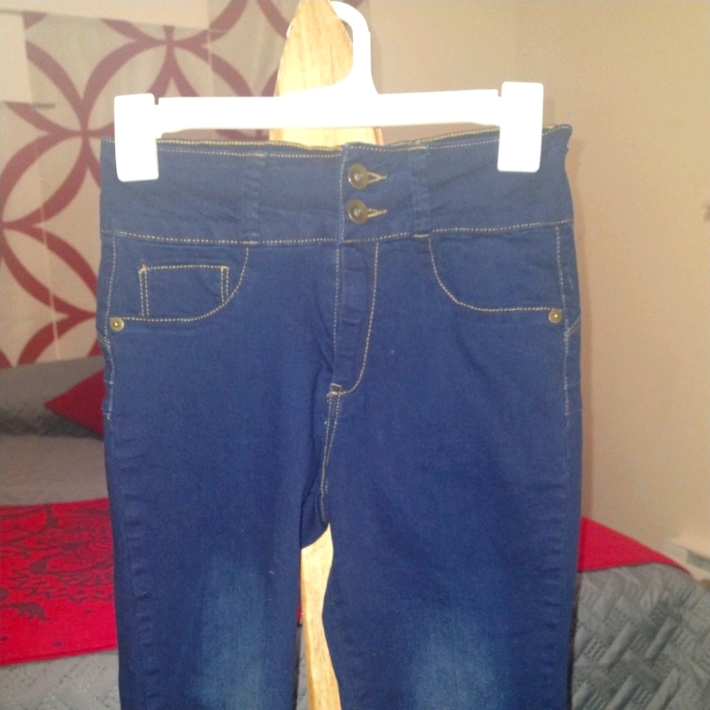 High wasted stretchy jeans